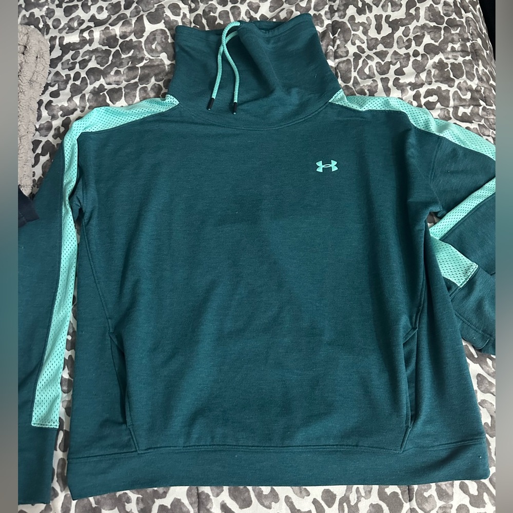 Under Armour two tone sweatshirt sz XL